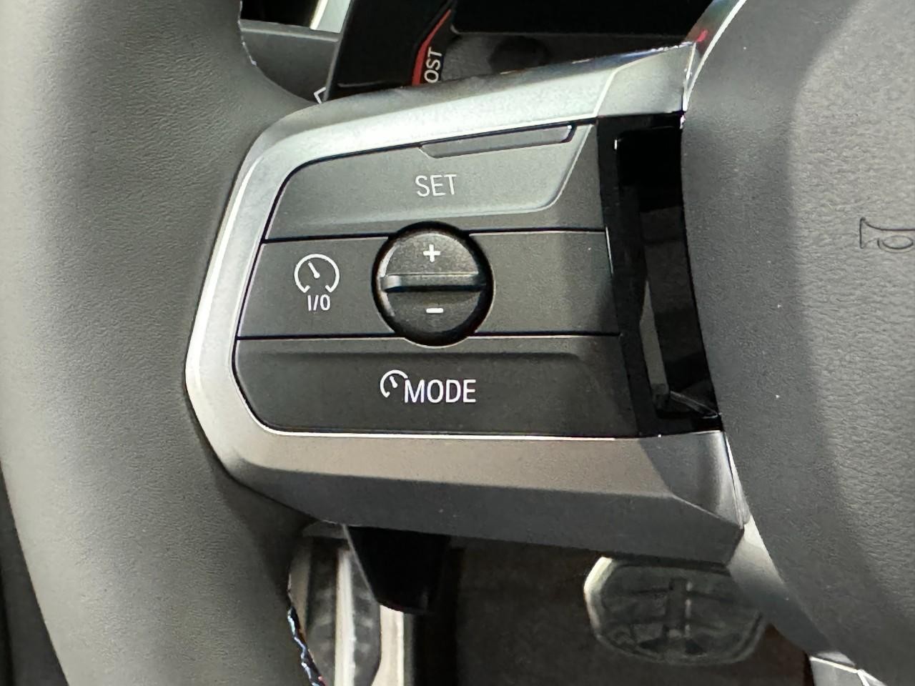 BMW X1 Vehicle Full-screen Gallery Image 29