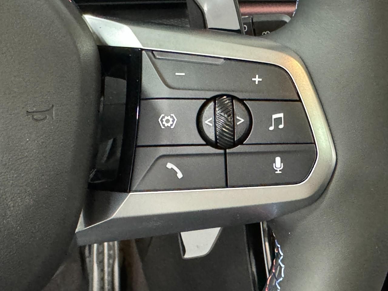 BMW X1 Vehicle Full-screen Gallery Image 30