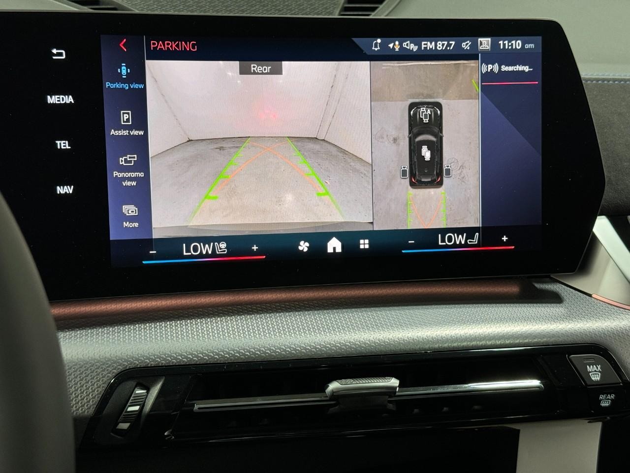 BMW X1 Vehicle Full-screen Gallery Image 32