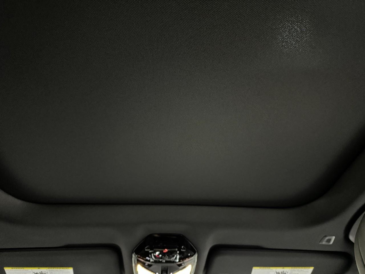 BMW 7 Series Vehicle Full-screen Gallery Image 11