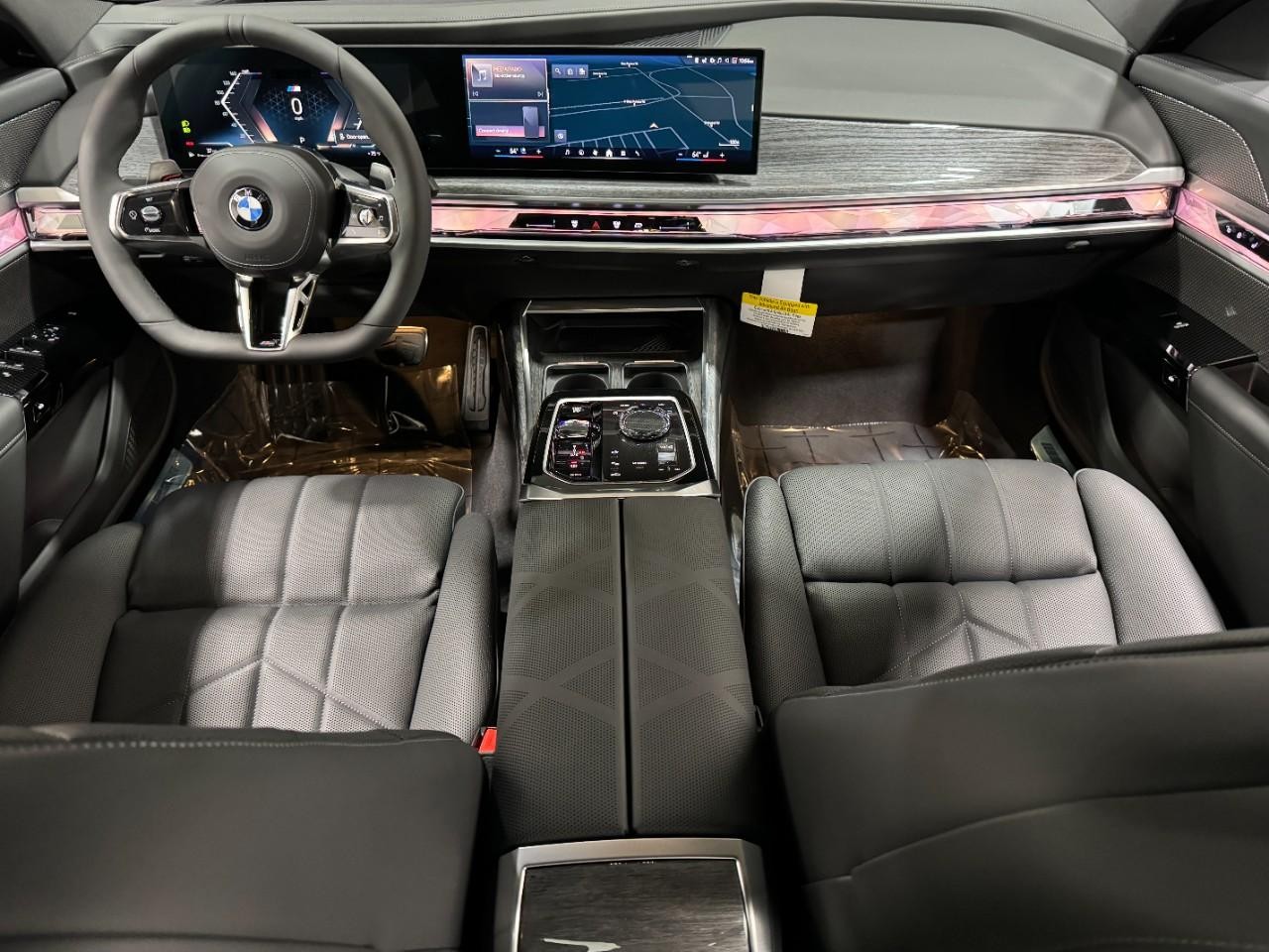 BMW 7 Series Vehicle Full-screen Gallery Image 12