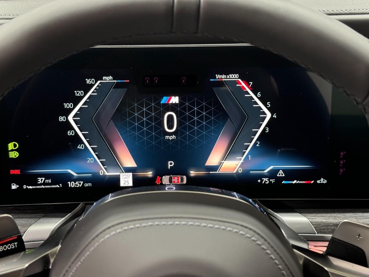 BMW 7 Series Vehicle Full-screen Gallery Image 28