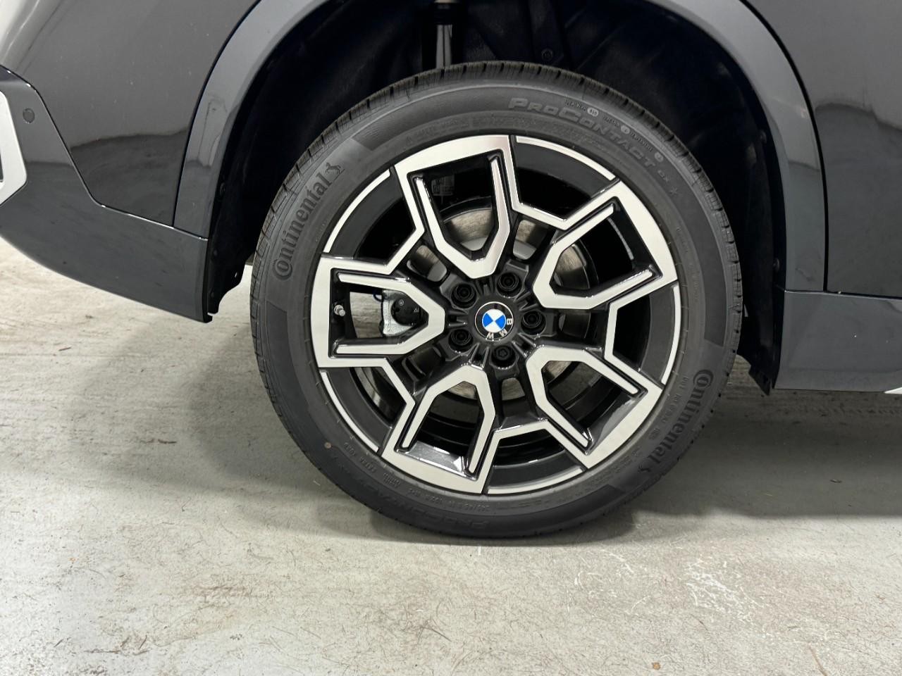 BMW X1 Vehicle Full-screen Gallery Image 5