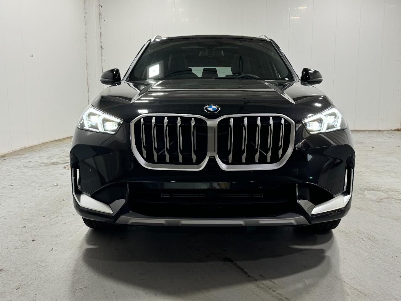 BMW X1 Vehicle Full-screen Gallery Image 7