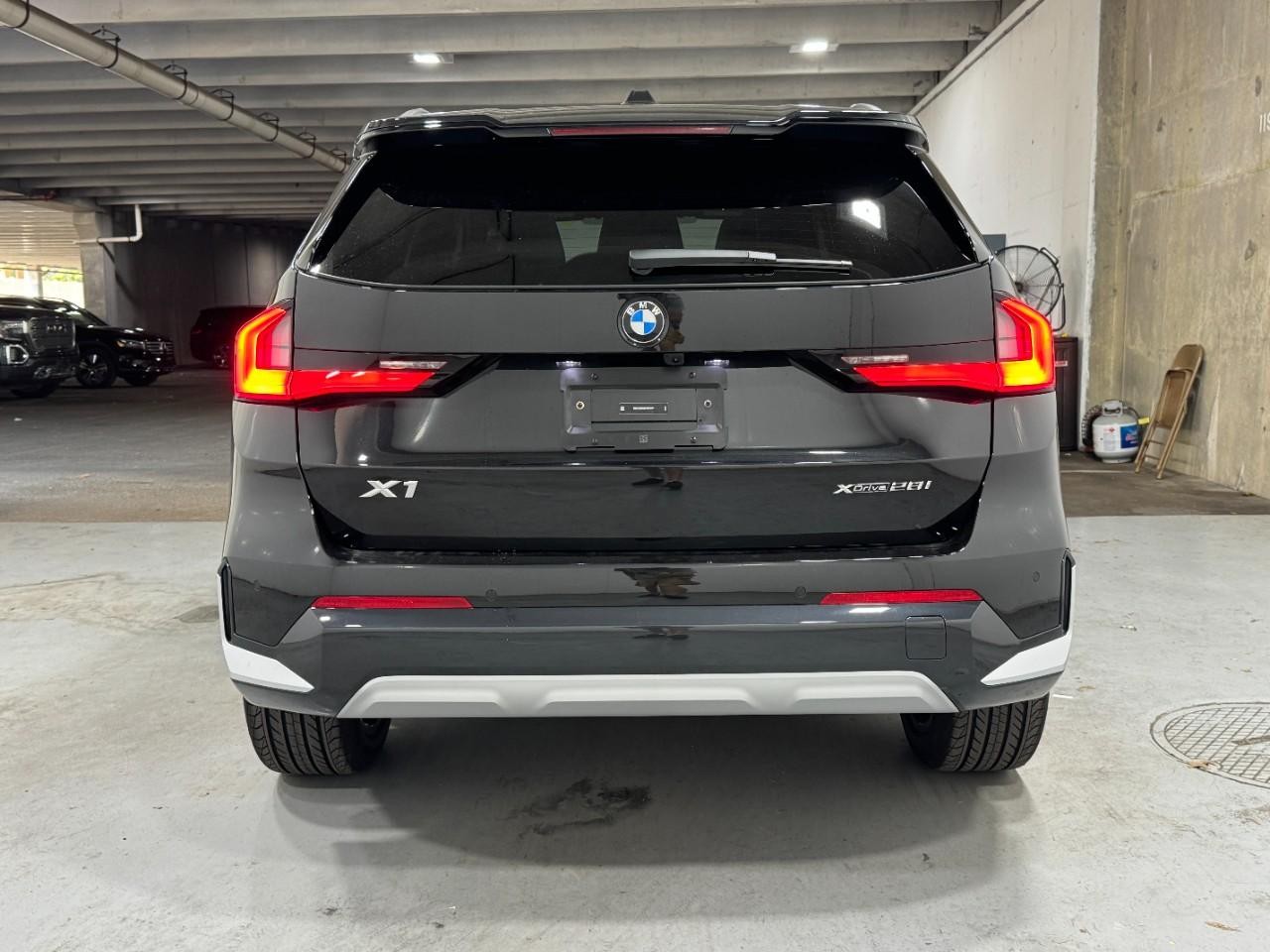 BMW X1 Vehicle Full-screen Gallery Image 9