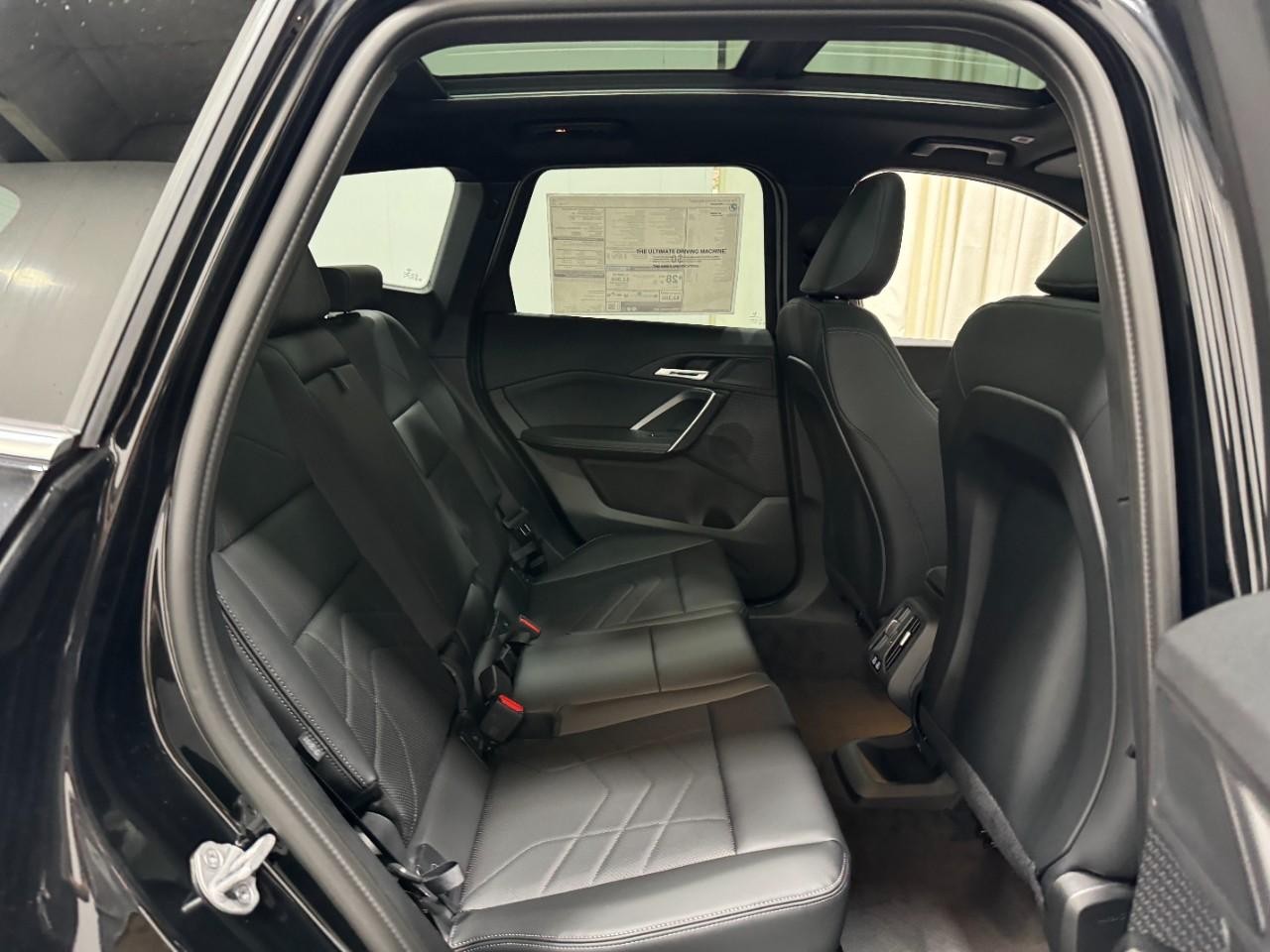 BMW X1 Vehicle Full-screen Gallery Image 10