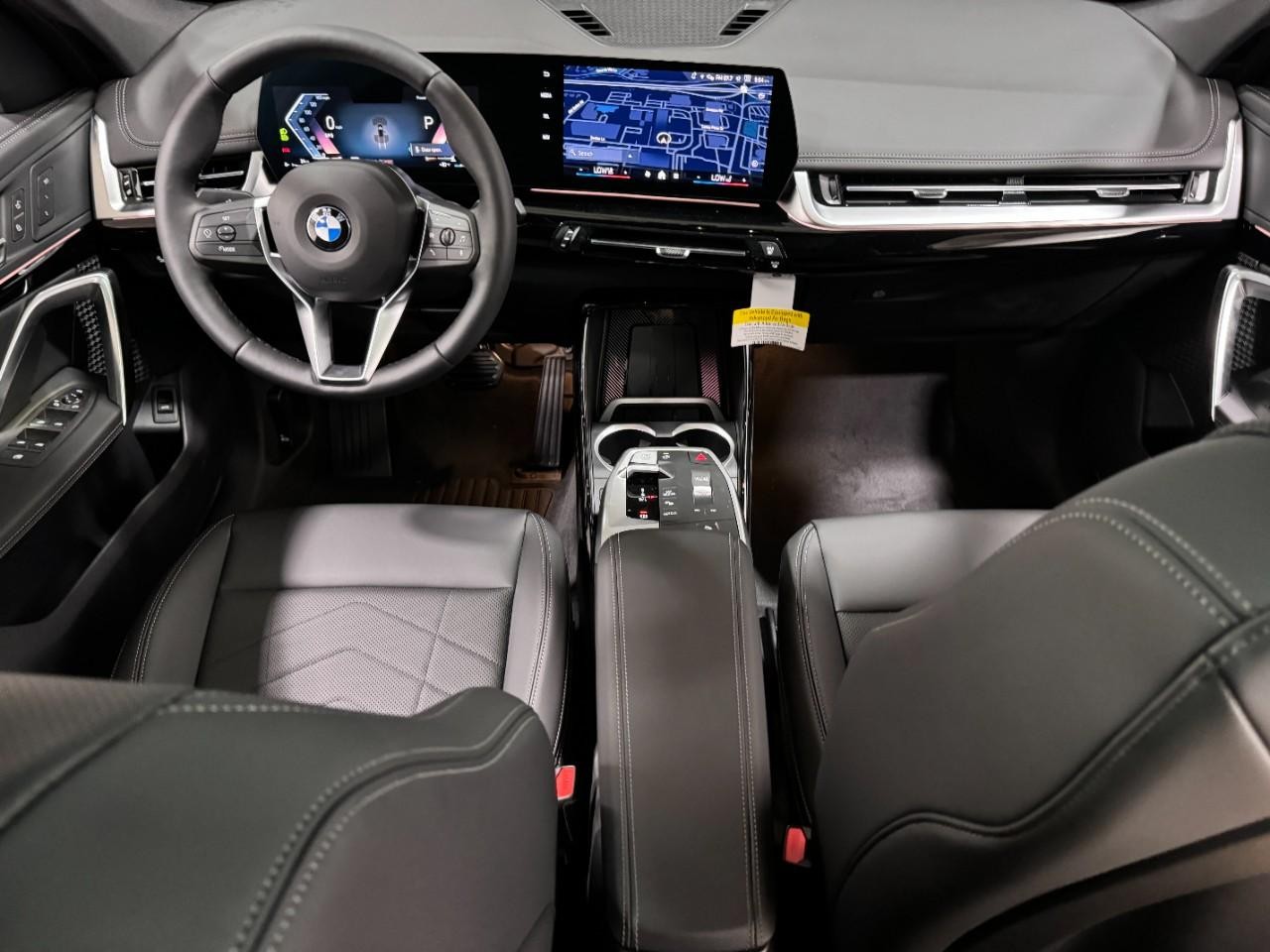 BMW X1 Vehicle Full-screen Gallery Image 12