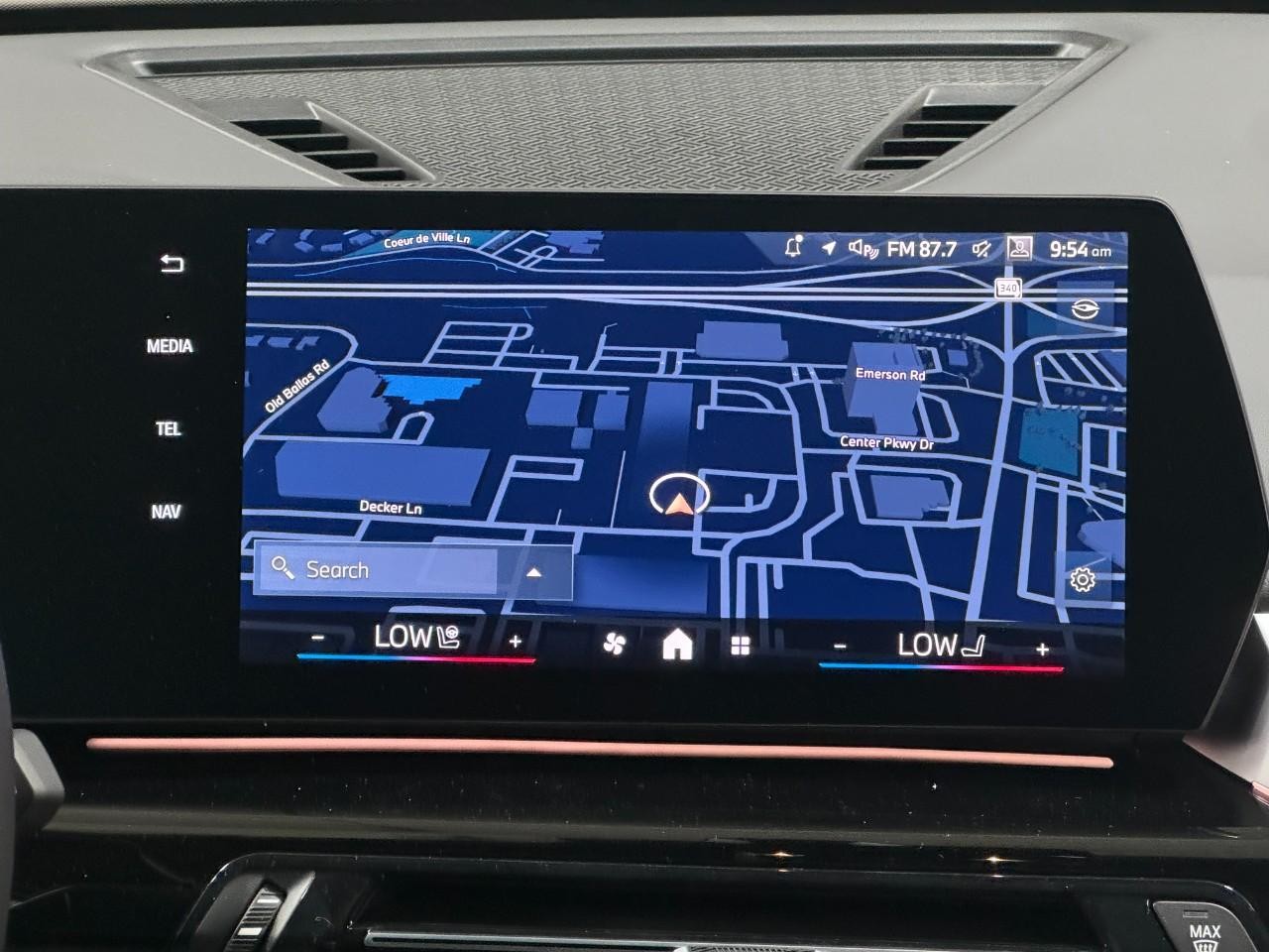 BMW X1 Vehicle Full-screen Gallery Image 14