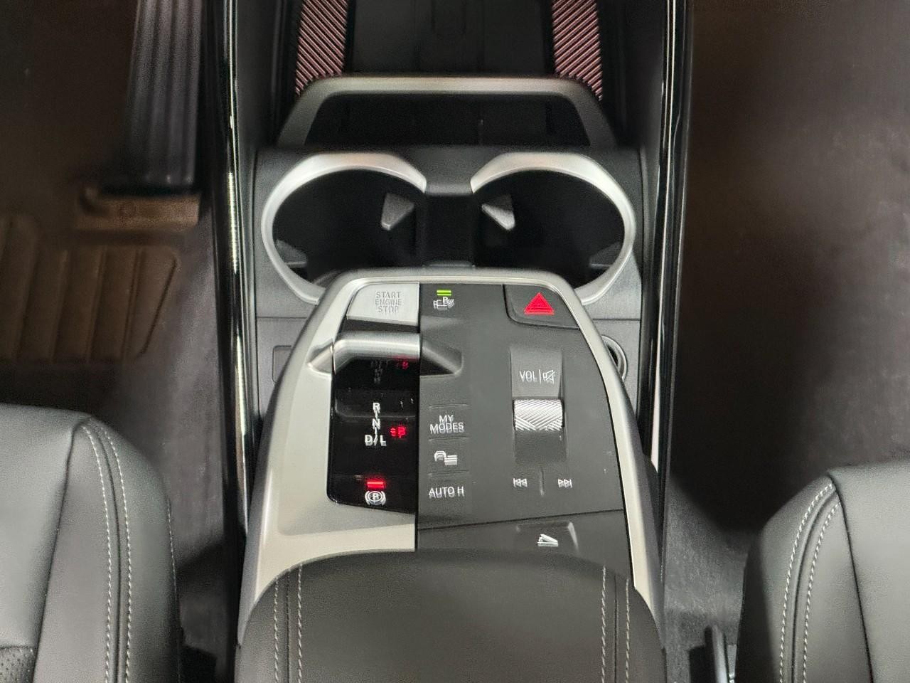 BMW X1 Vehicle Full-screen Gallery Image 16