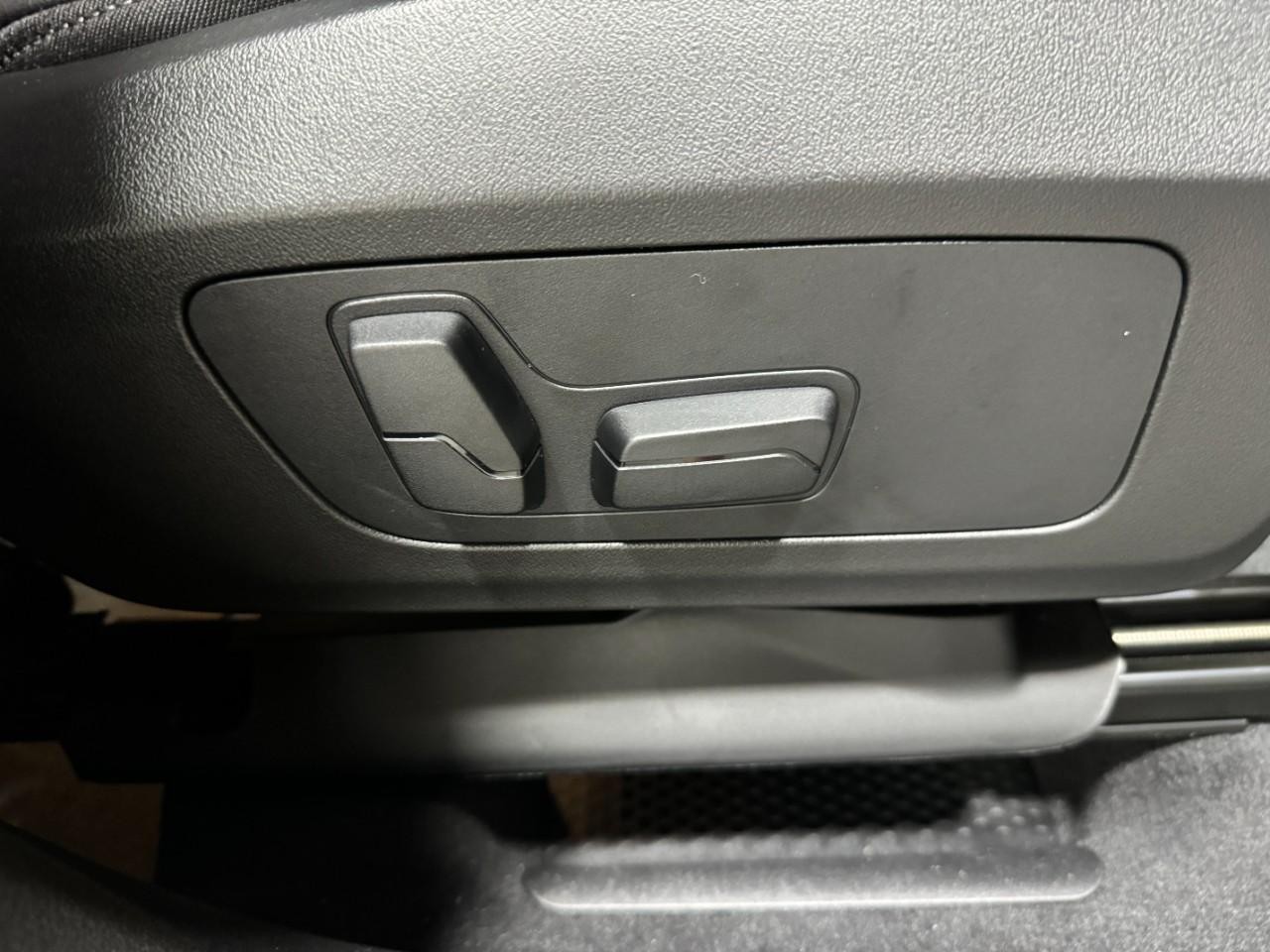 BMW X1 Vehicle Full-screen Gallery Image 20