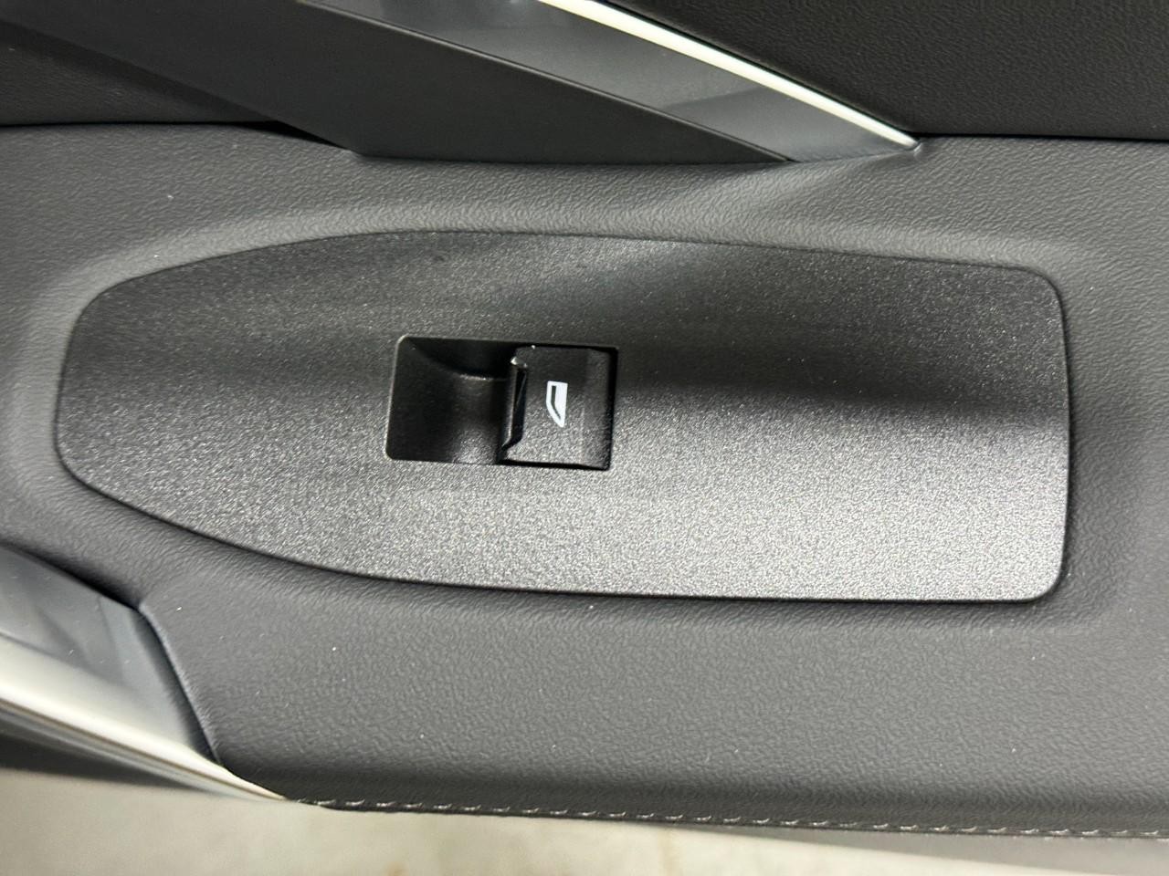 BMW X1 Vehicle Full-screen Gallery Image 22