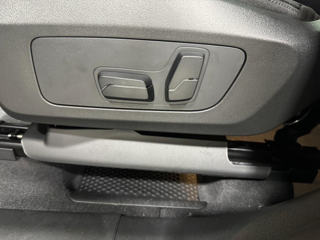 BMW X1 Vehicle Full-screen Gallery Image 28