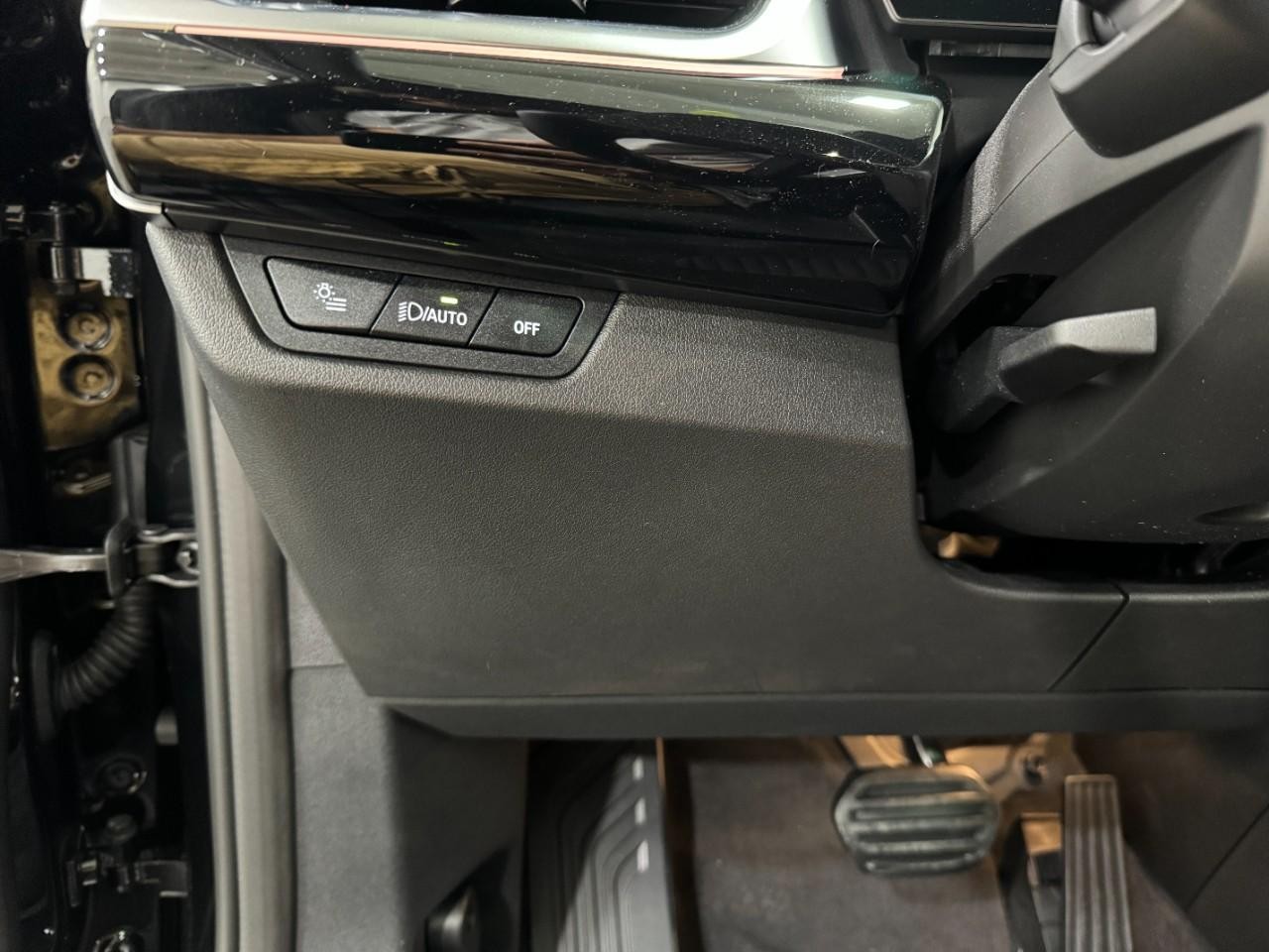 BMW X1 Vehicle Full-screen Gallery Image 29