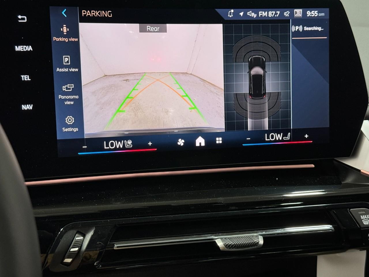 BMW X1 Vehicle Full-screen Gallery Image 33