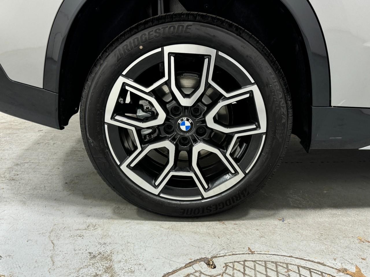 BMW X1 Vehicle Full-screen Gallery Image 5