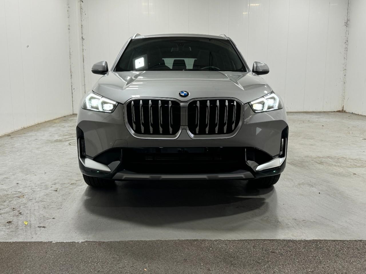 BMW X1 Vehicle Full-screen Gallery Image 7