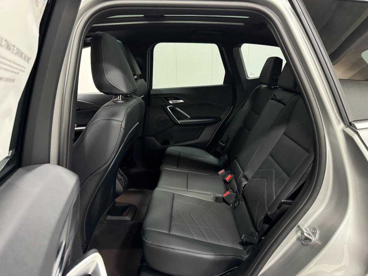 BMW X1 Vehicle Full-screen Gallery Image 8