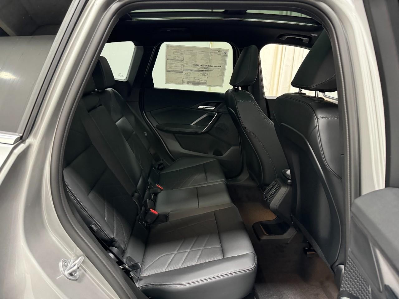 BMW X1 Vehicle Full-screen Gallery Image 10