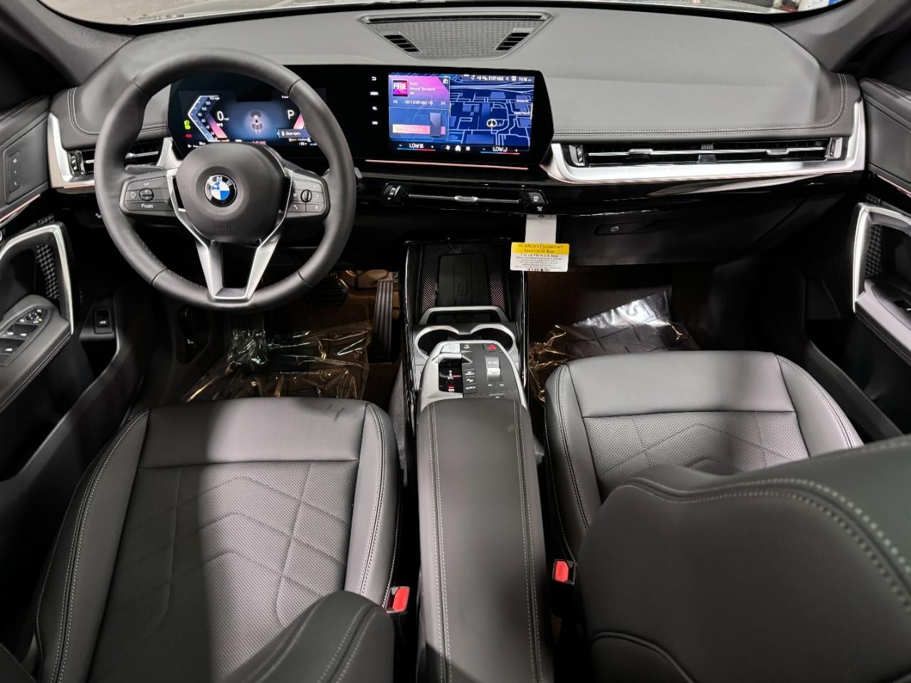 BMW X1 Vehicle Full-screen Gallery Image 12