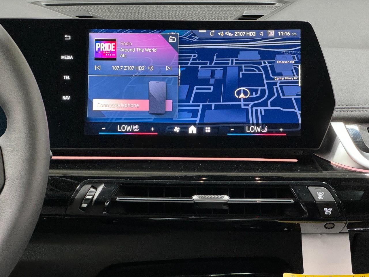 BMW X1 Vehicle Full-screen Gallery Image 14