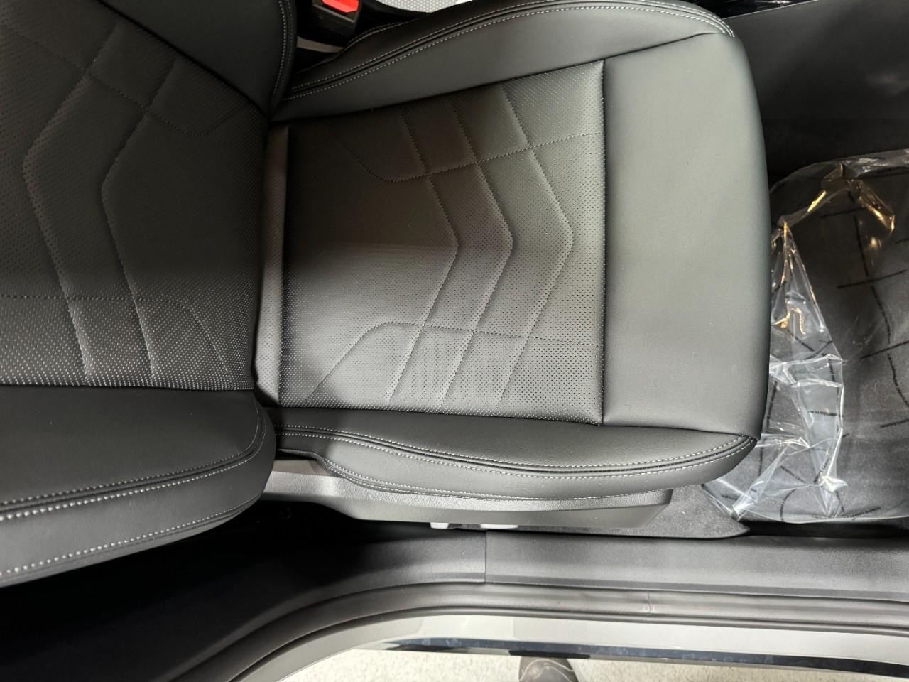 BMW X1 Vehicle Full-screen Gallery Image 18