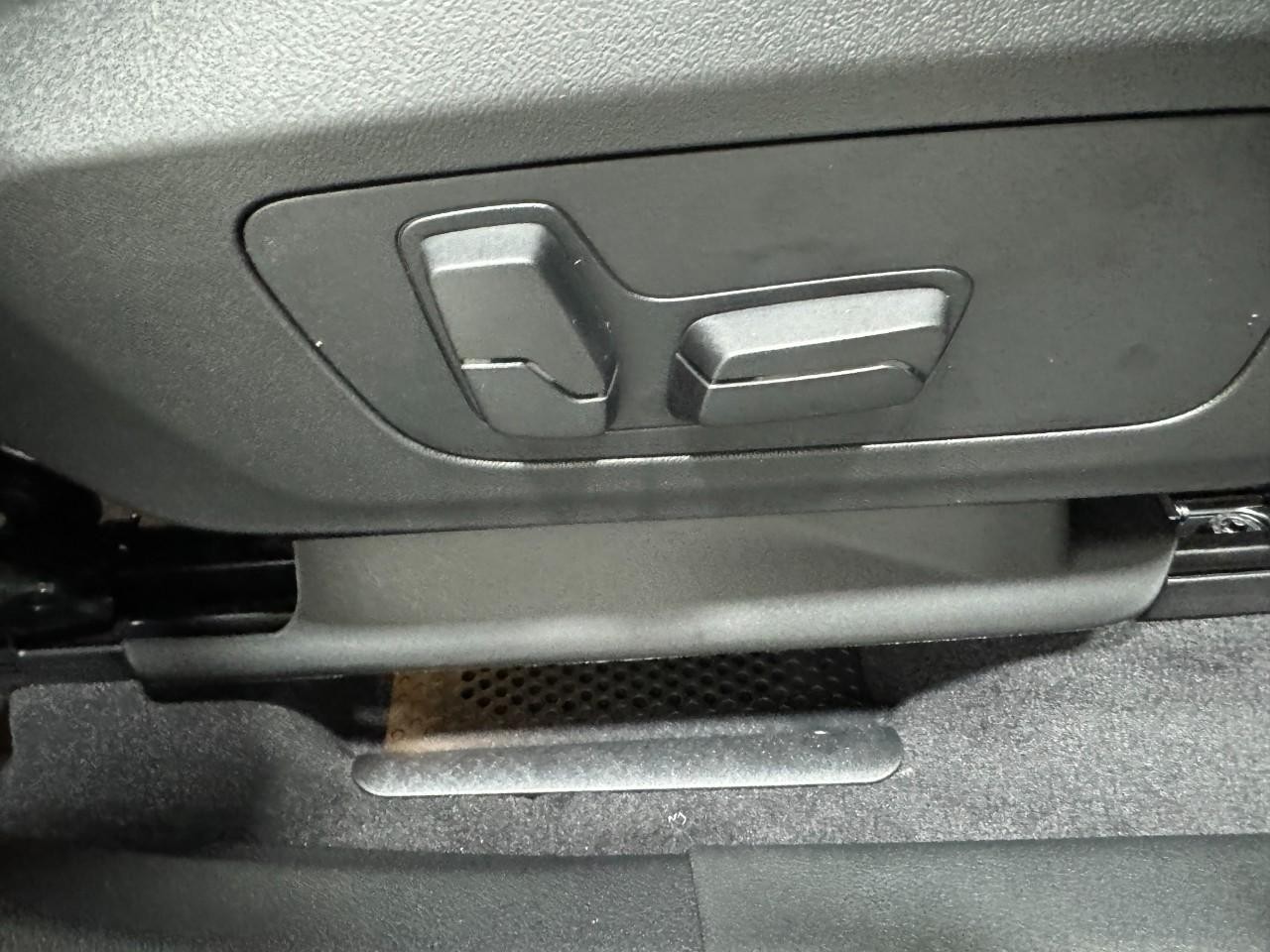 BMW X1 Vehicle Full-screen Gallery Image 19