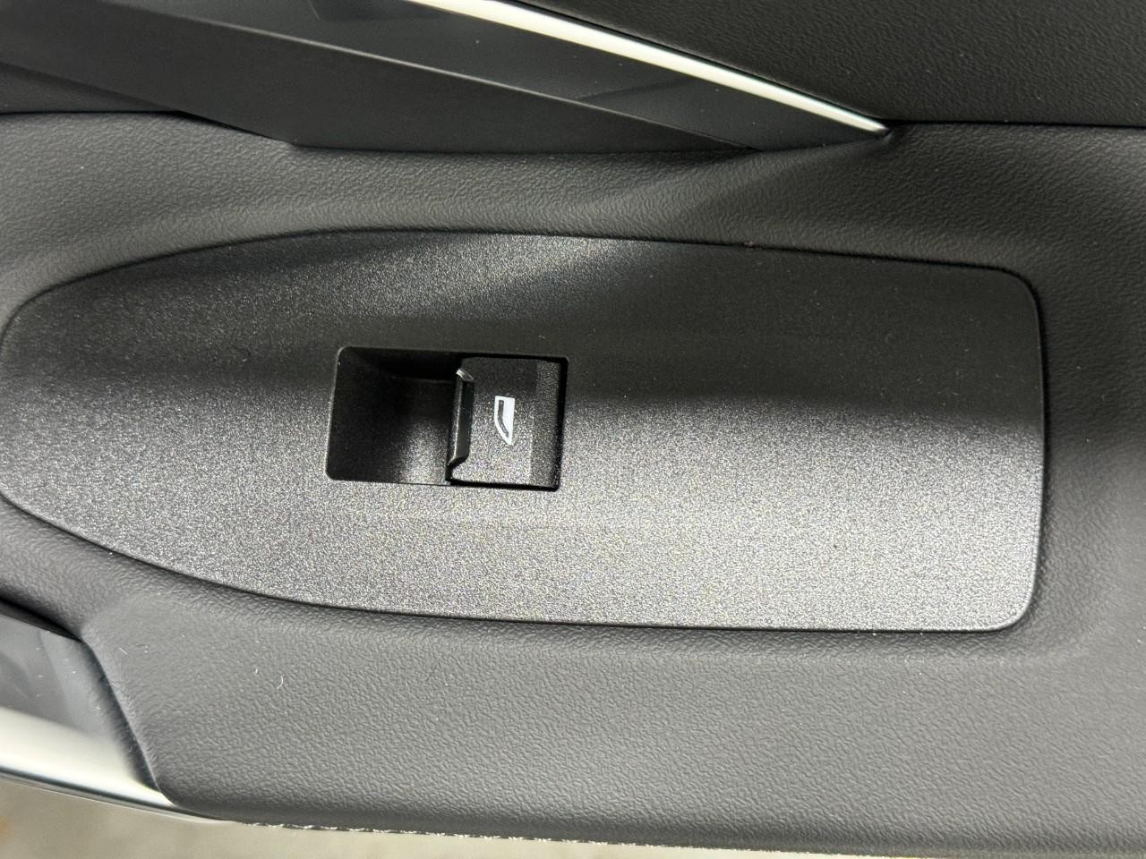 BMW X1 Vehicle Full-screen Gallery Image 21