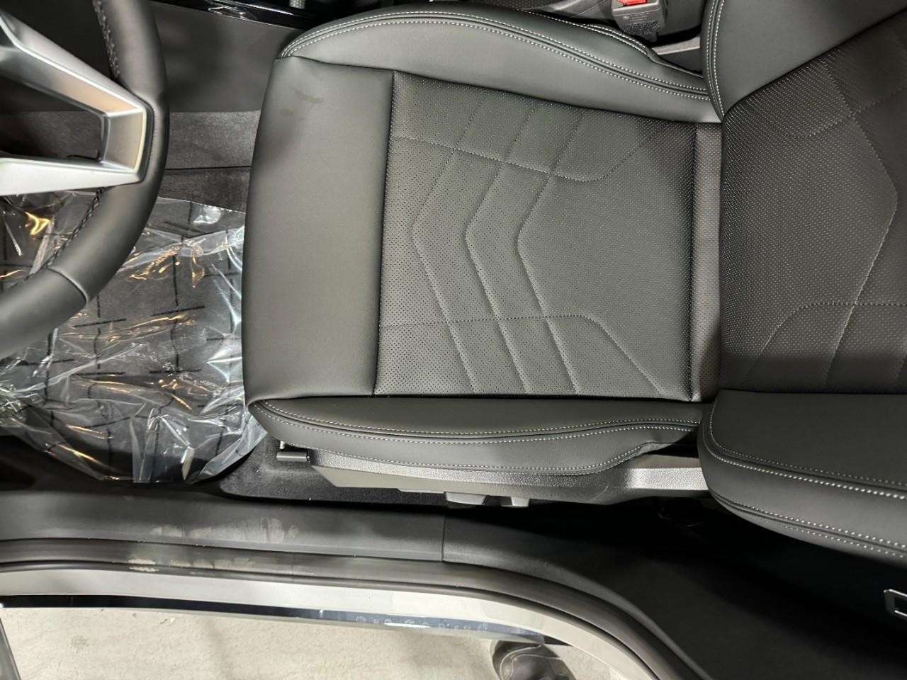 BMW X1 Vehicle Full-screen Gallery Image 26