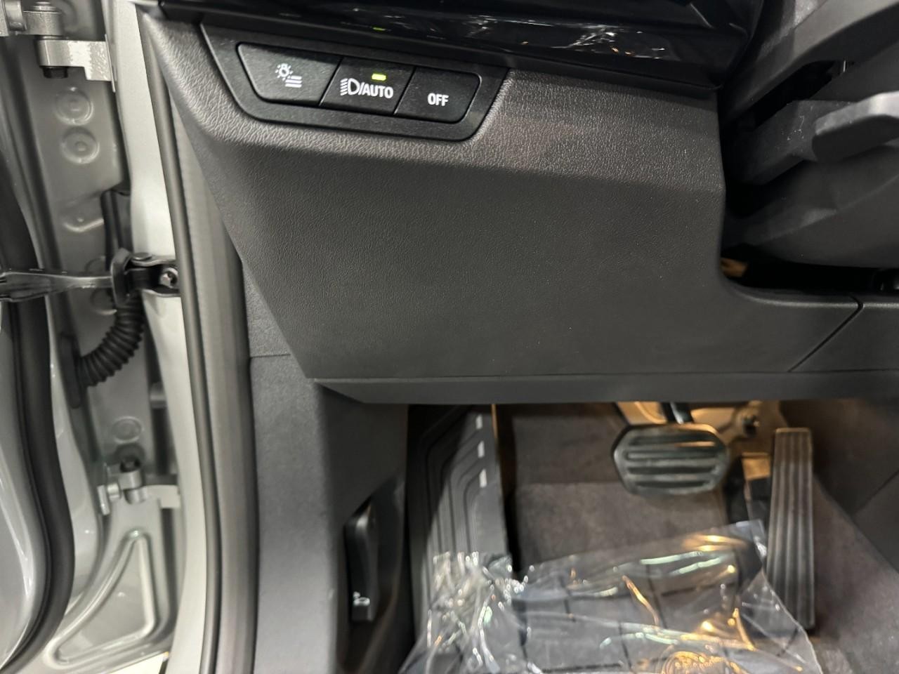 BMW X1 Vehicle Full-screen Gallery Image 28