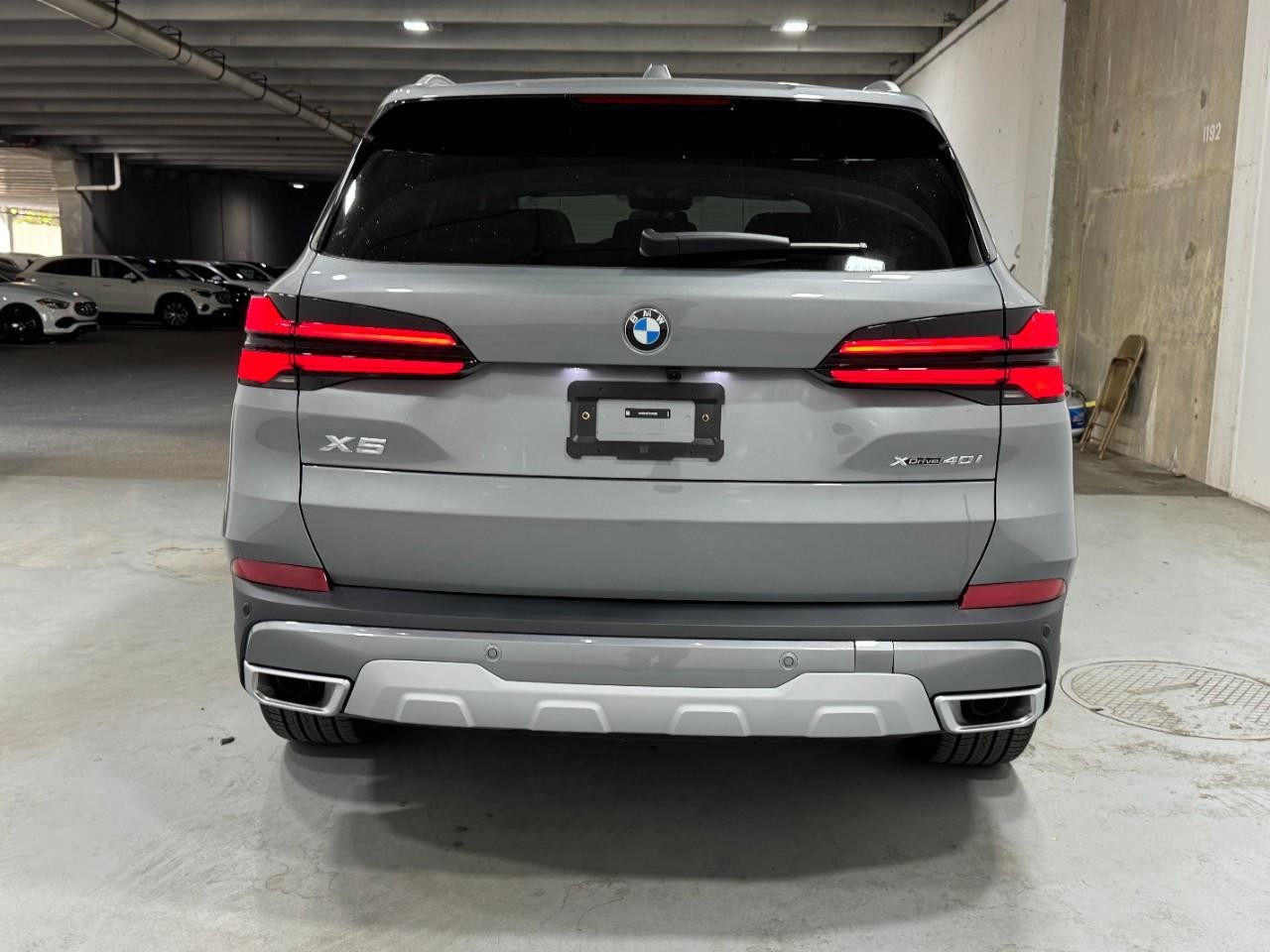 BMW X5 Vehicle Full-screen Gallery Image 9