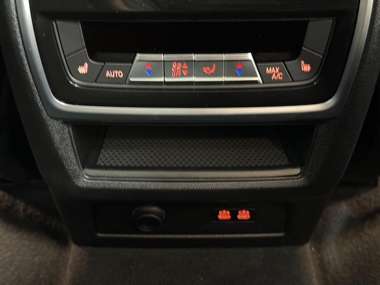 BMW X5 Vehicle Full-screen Gallery Image 11