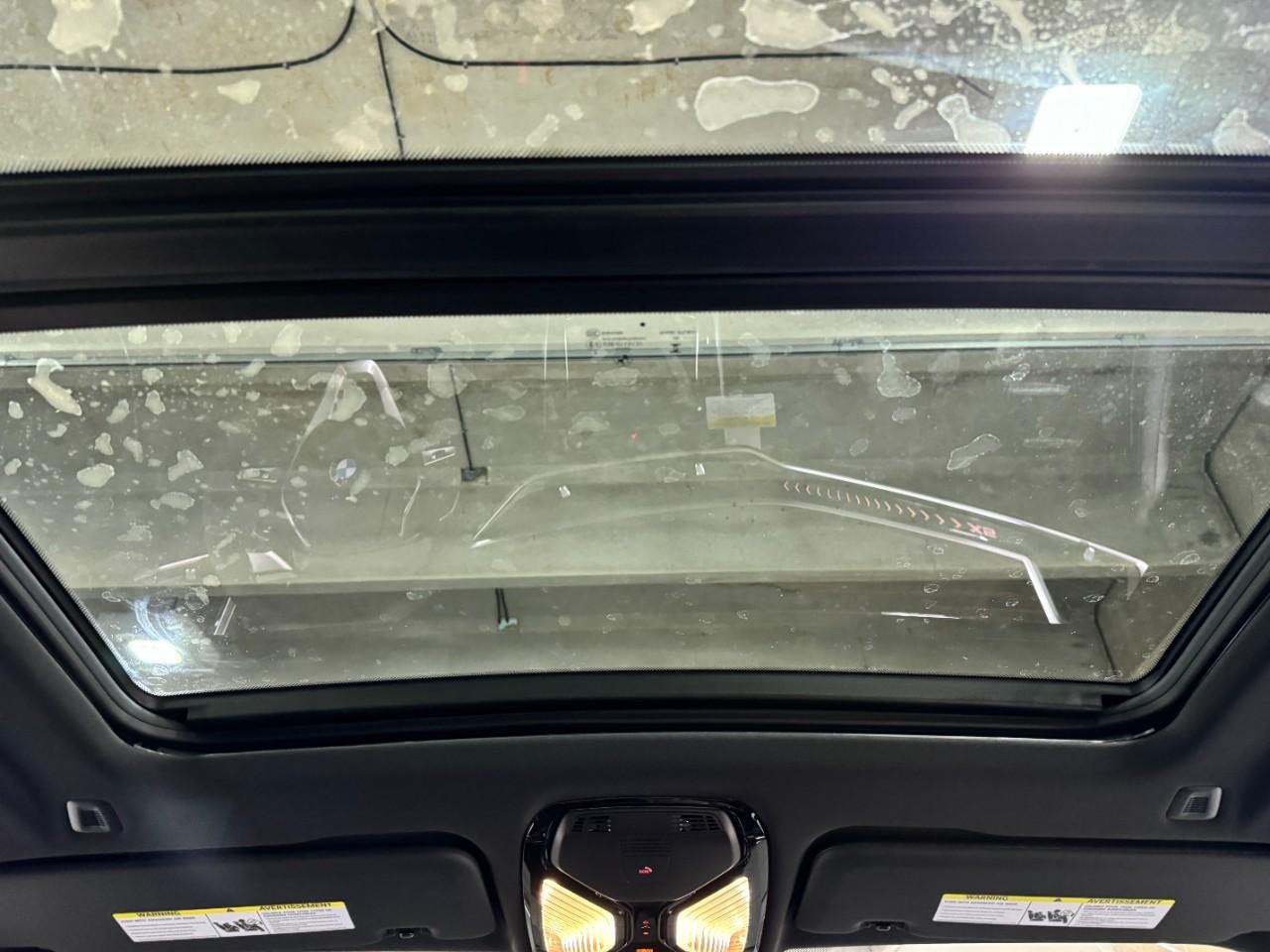 BMW X5 Vehicle Full-screen Gallery Image 12