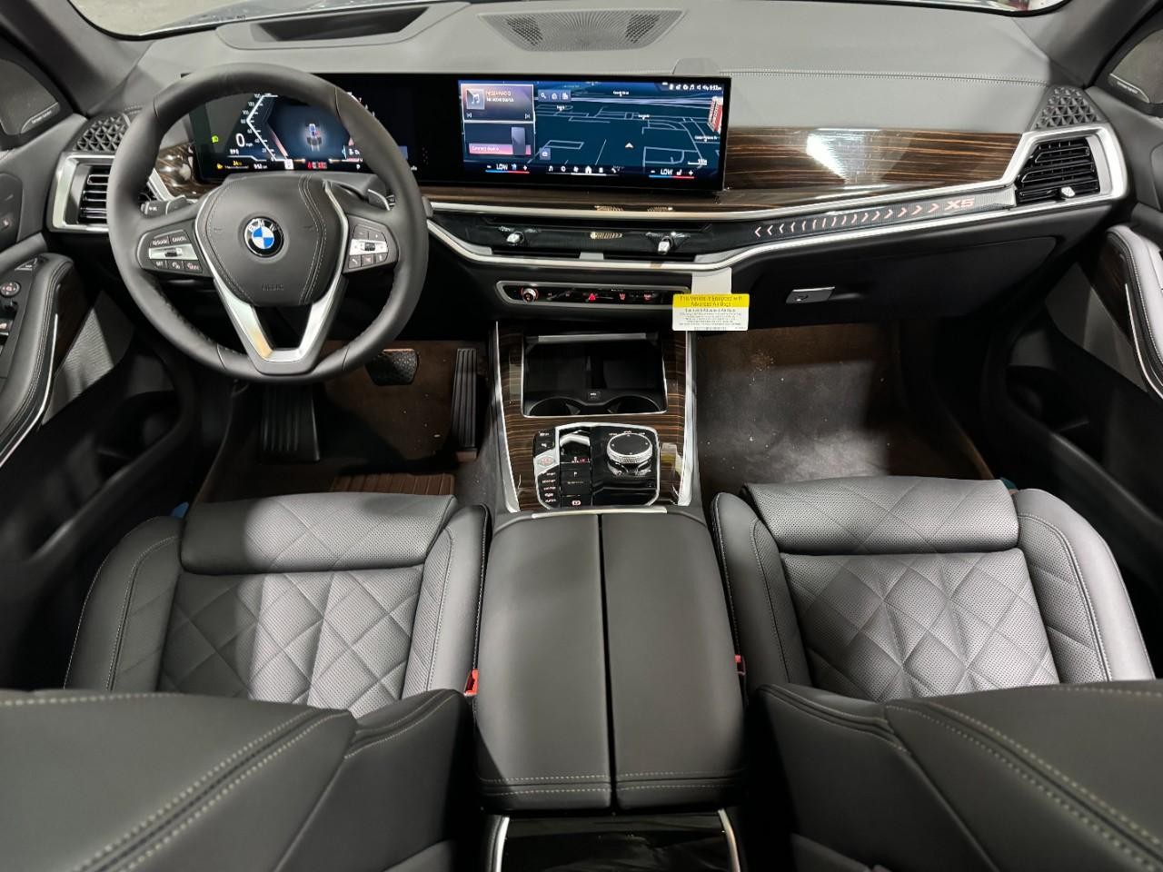 BMW X5 Vehicle Full-screen Gallery Image 13