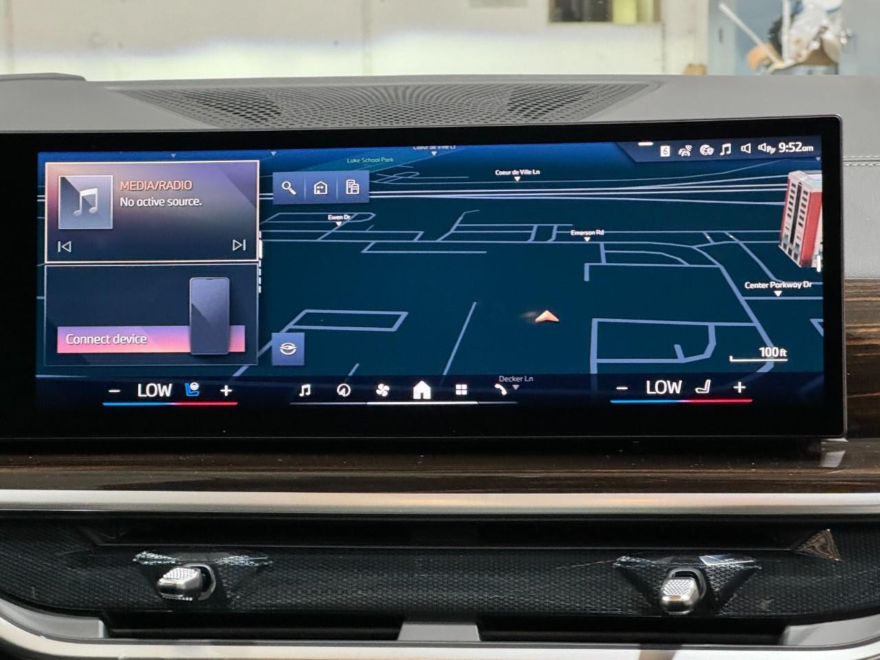 BMW X5 Vehicle Full-screen Gallery Image 15