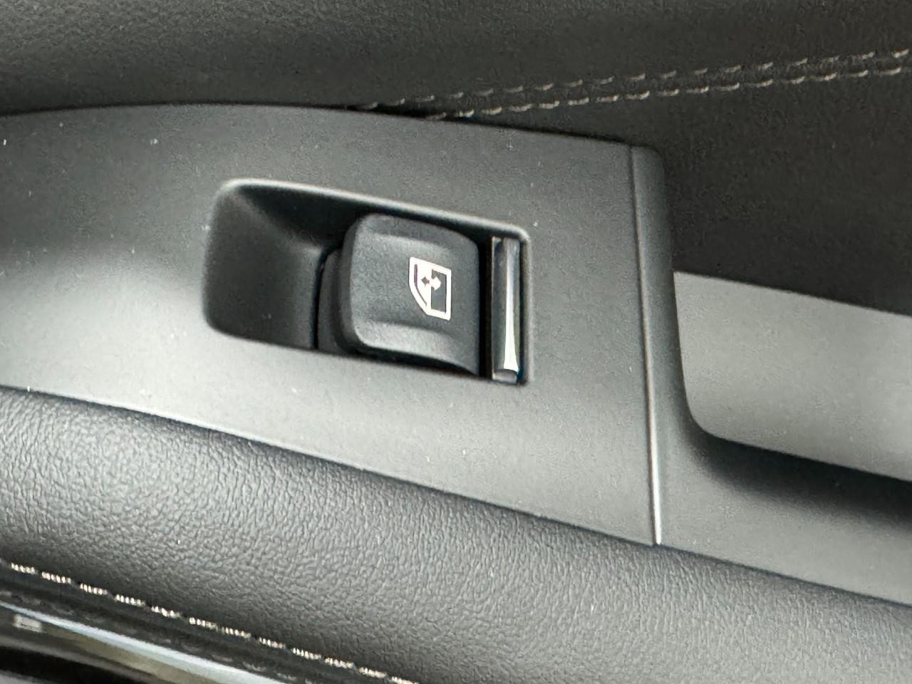 BMW X5 Vehicle Full-screen Gallery Image 22