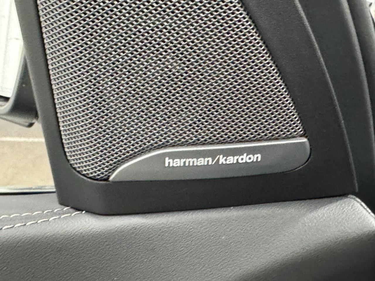 BMW X5 Vehicle Full-screen Gallery Image 23