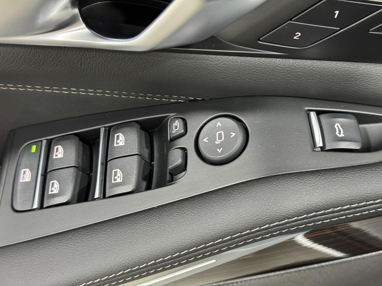 BMW X5 Vehicle Full-screen Gallery Image 26