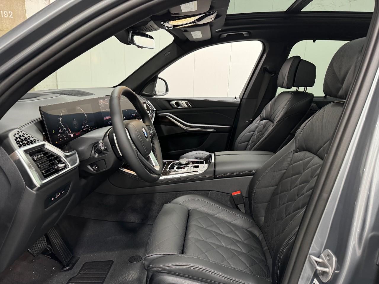 BMW X5 Vehicle Full-screen Gallery Image 27