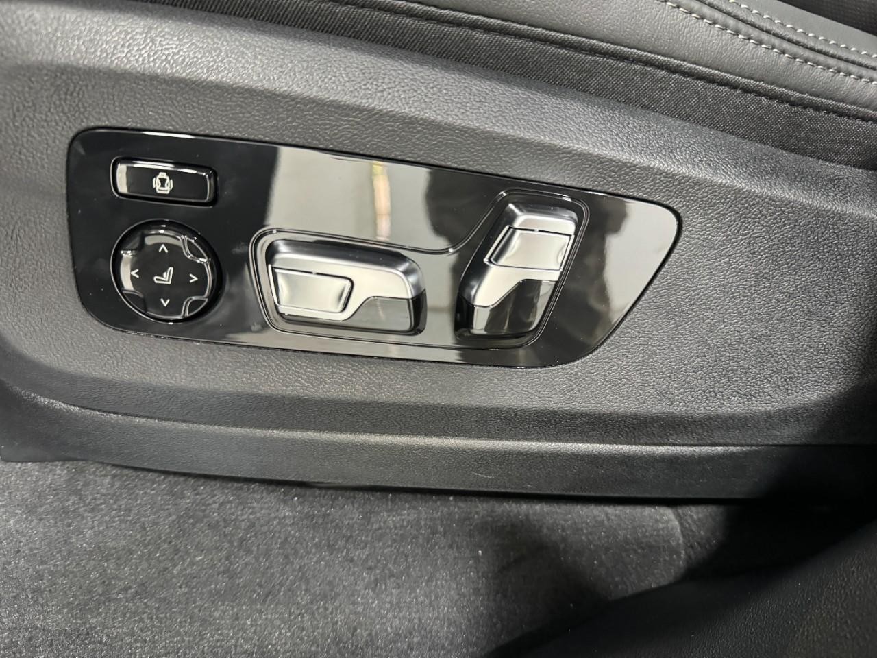 BMW X5 Vehicle Full-screen Gallery Image 29