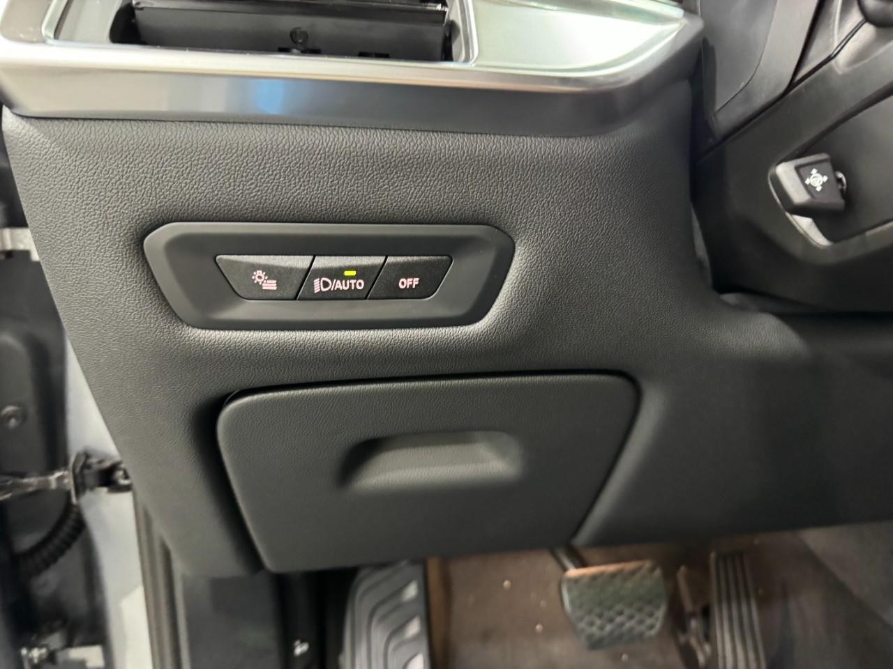 BMW X5 Vehicle Full-screen Gallery Image 30