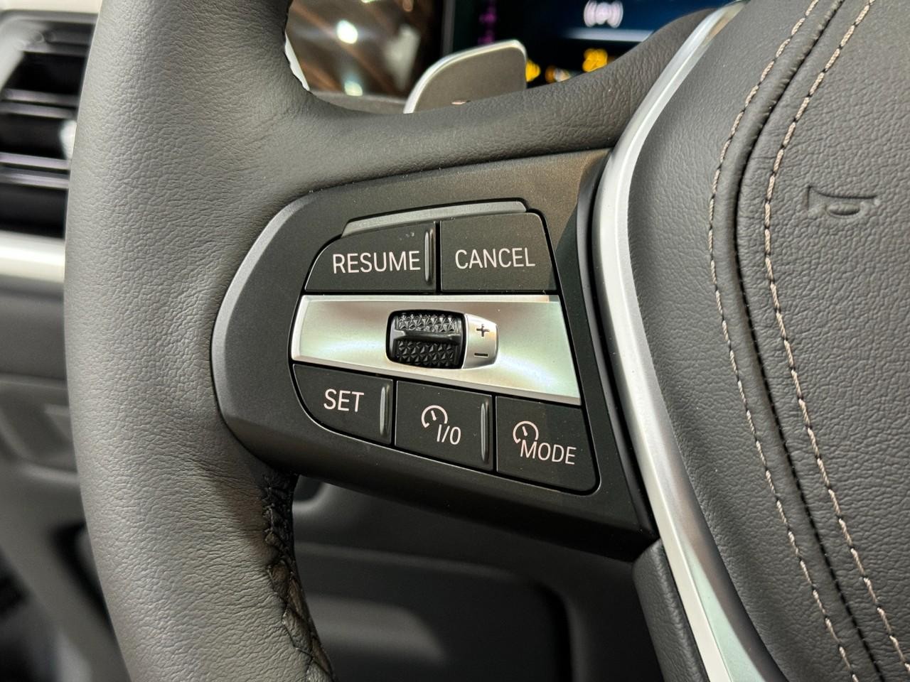 BMW X5 Vehicle Full-screen Gallery Image 31