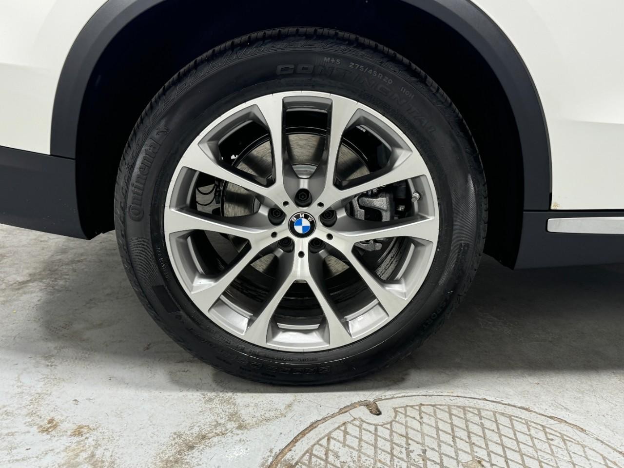 BMW X5 Vehicle Full-screen Gallery Image 5