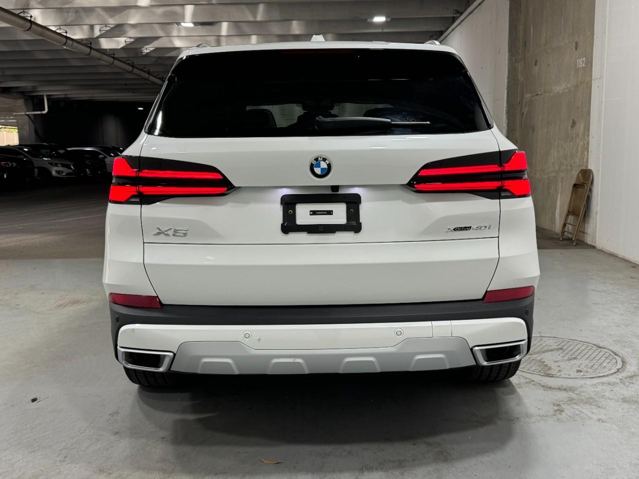 BMW X5 Vehicle Full-screen Gallery Image 9