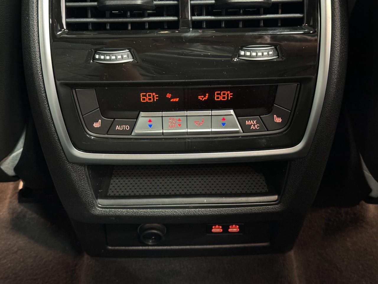 BMW X5 Vehicle Full-screen Gallery Image 11