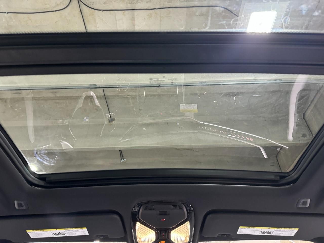 BMW X5 Vehicle Full-screen Gallery Image 12