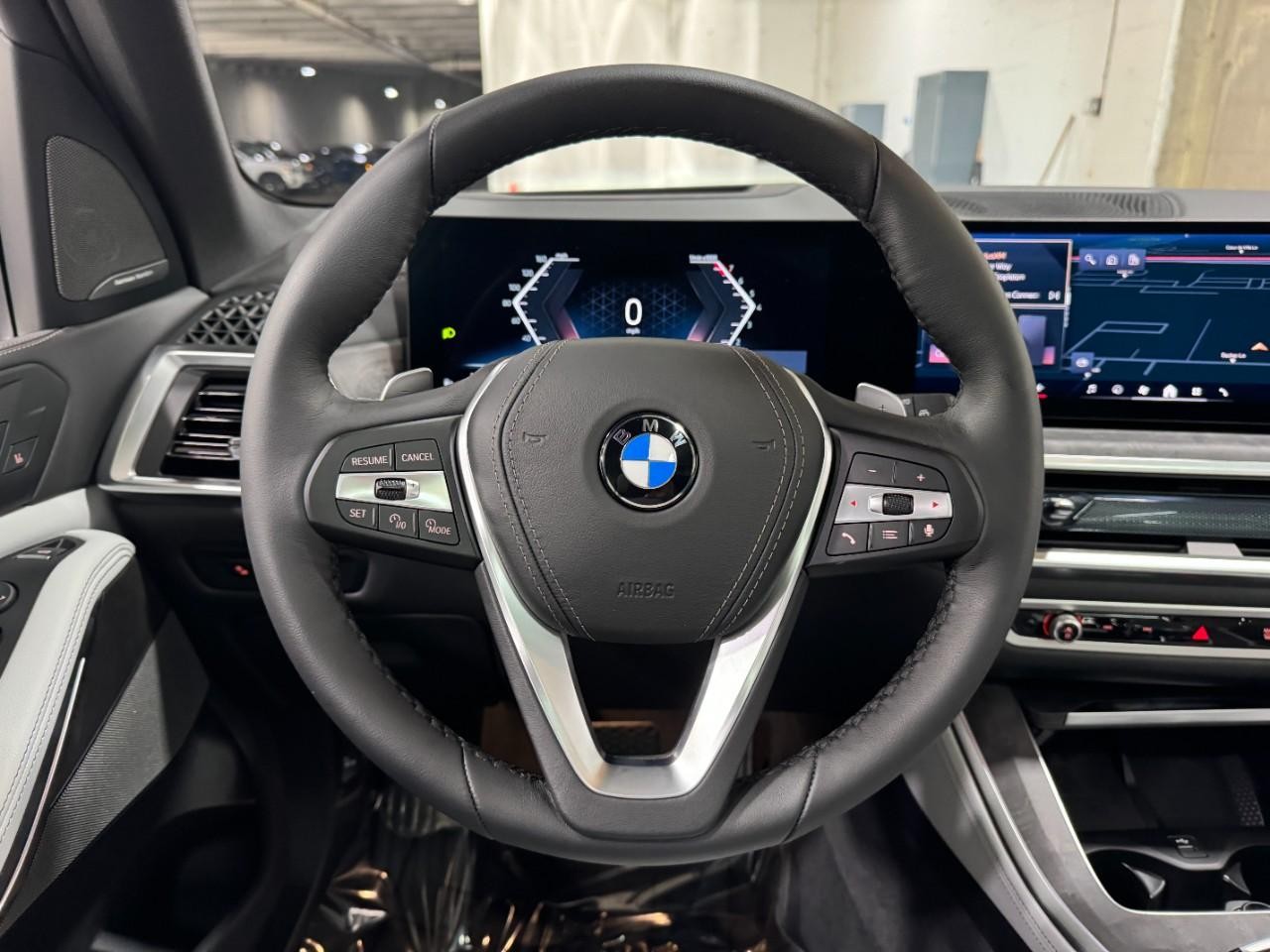 BMW X5 Vehicle Full-screen Gallery Image 14