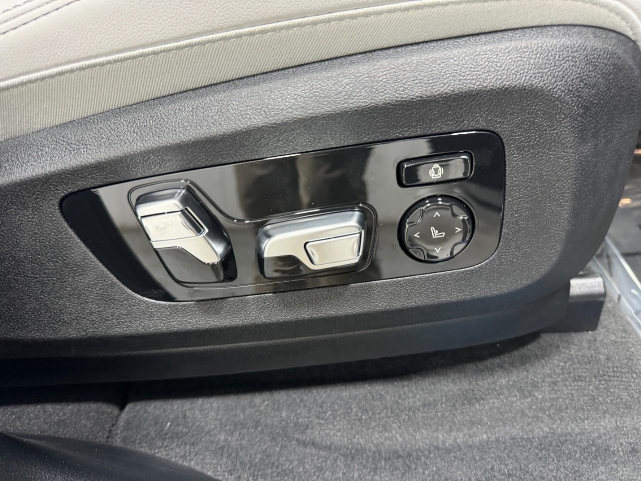 BMW X5 Vehicle Full-screen Gallery Image 20