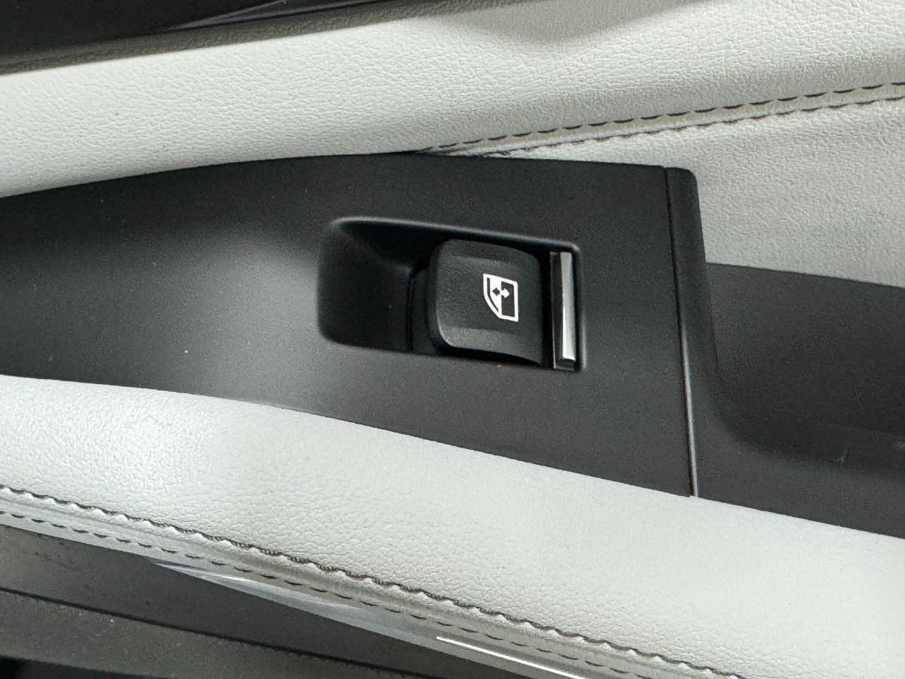 BMW X5 Vehicle Full-screen Gallery Image 22