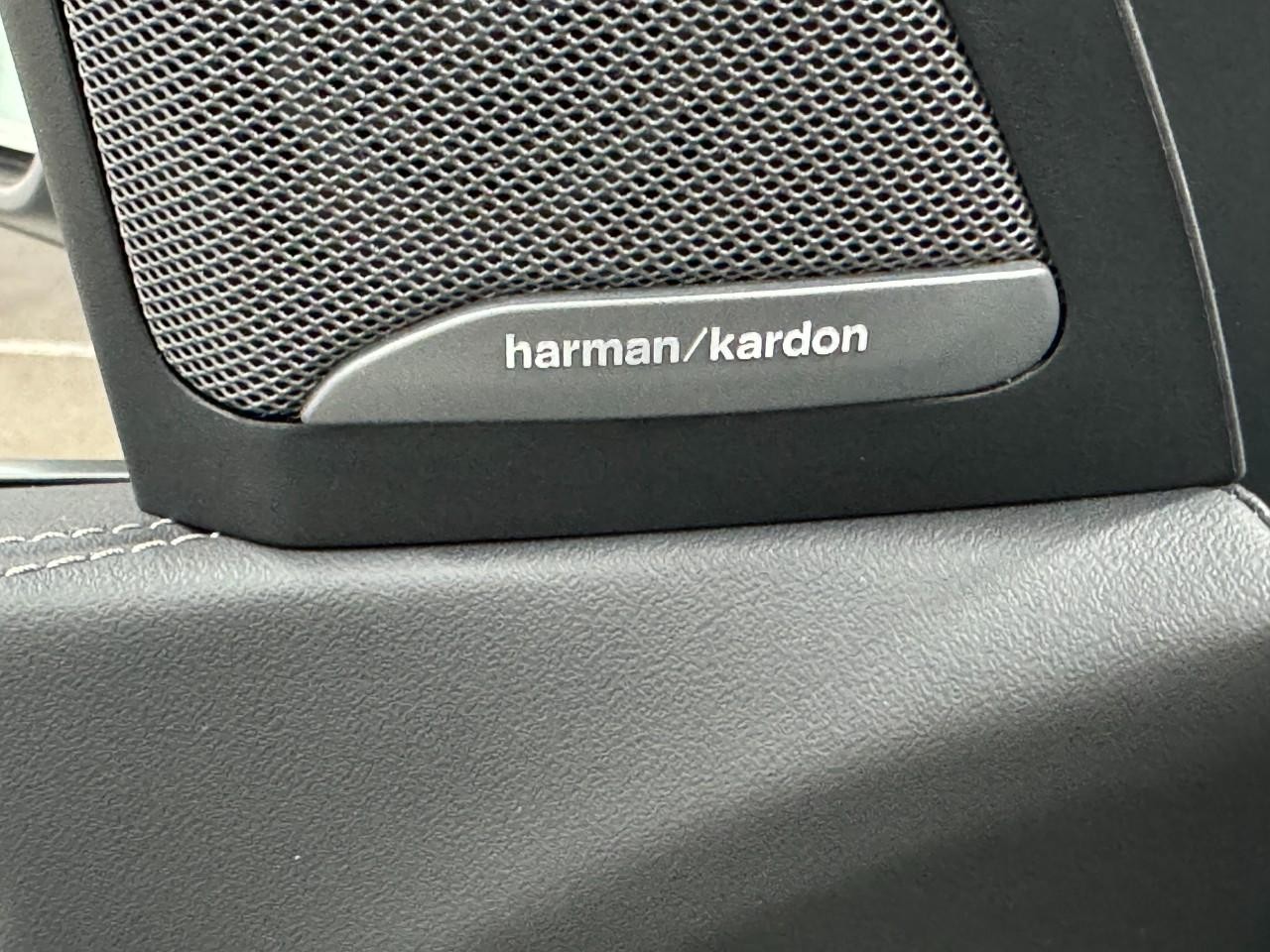 BMW X5 Vehicle Full-screen Gallery Image 23