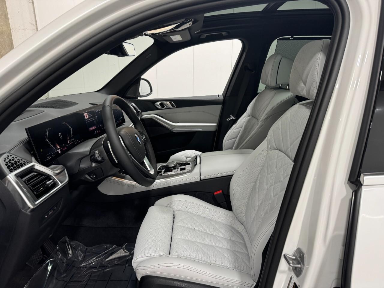 BMW X5 Vehicle Full-screen Gallery Image 27